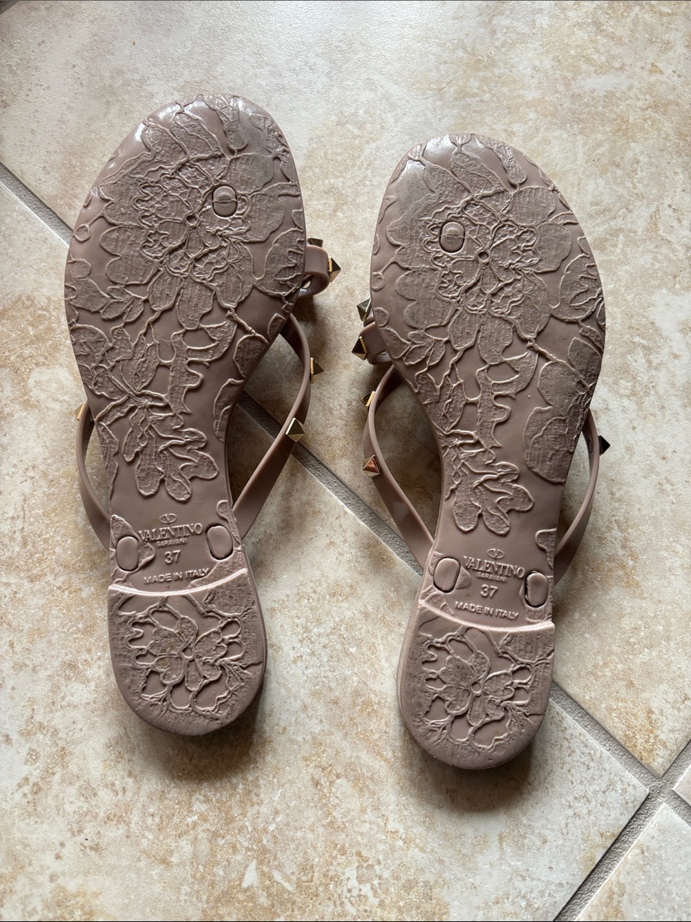 Valentino Garavani Taupe Jelly Rockstud Thong Sandals - Picture 6 of 7